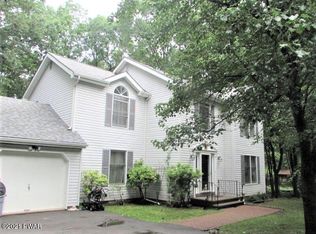 116 Surrey Ln, Hawley, PA 18428