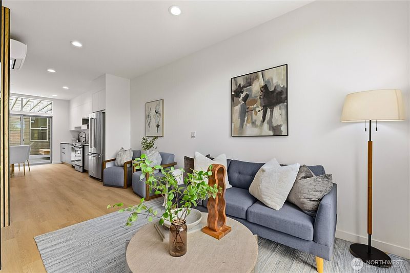 4th image of 3817 C Fremont Avenue N
