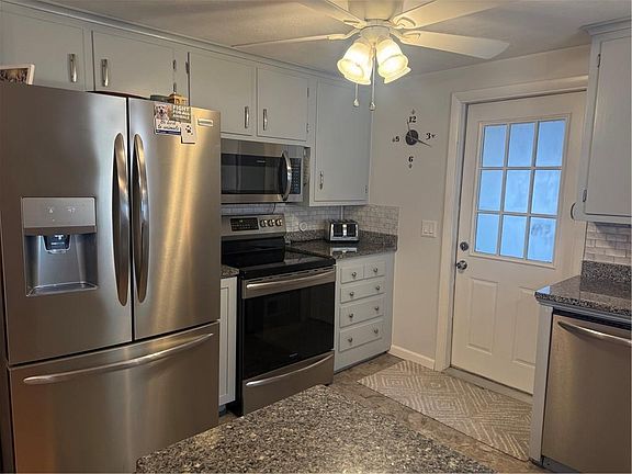 5th image of 124 Zinnia Dr
