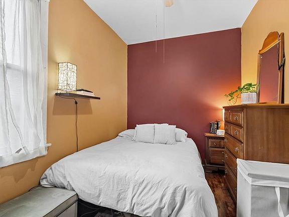 5th image of 4940 W Ainslie St