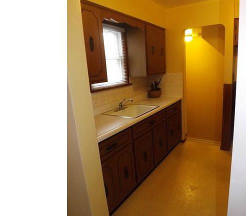 4th image of 13633 Belleshire Ave