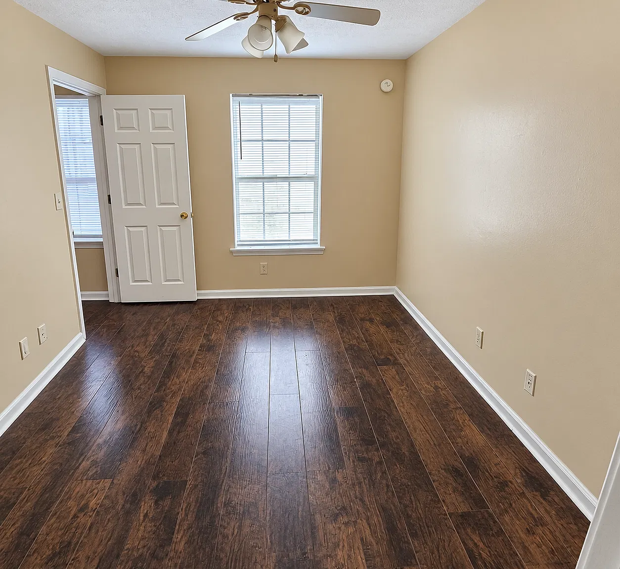 2 bed, 1.5 bath, 986 sqft, $1,295 — Photo 4