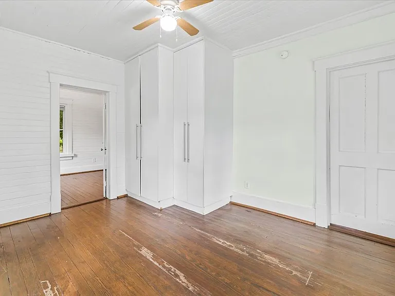 762 E Waldburg St — Photo 19