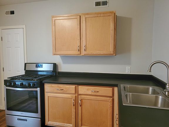 4th image of 2924 30th Ave S