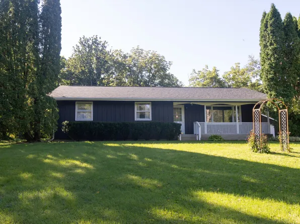 10520 Cemetery Rd, Pecatonica, IL 61063