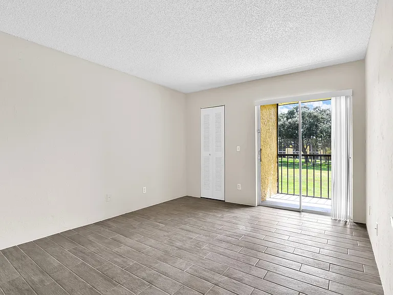 414 Meadows Cir — Photo 10