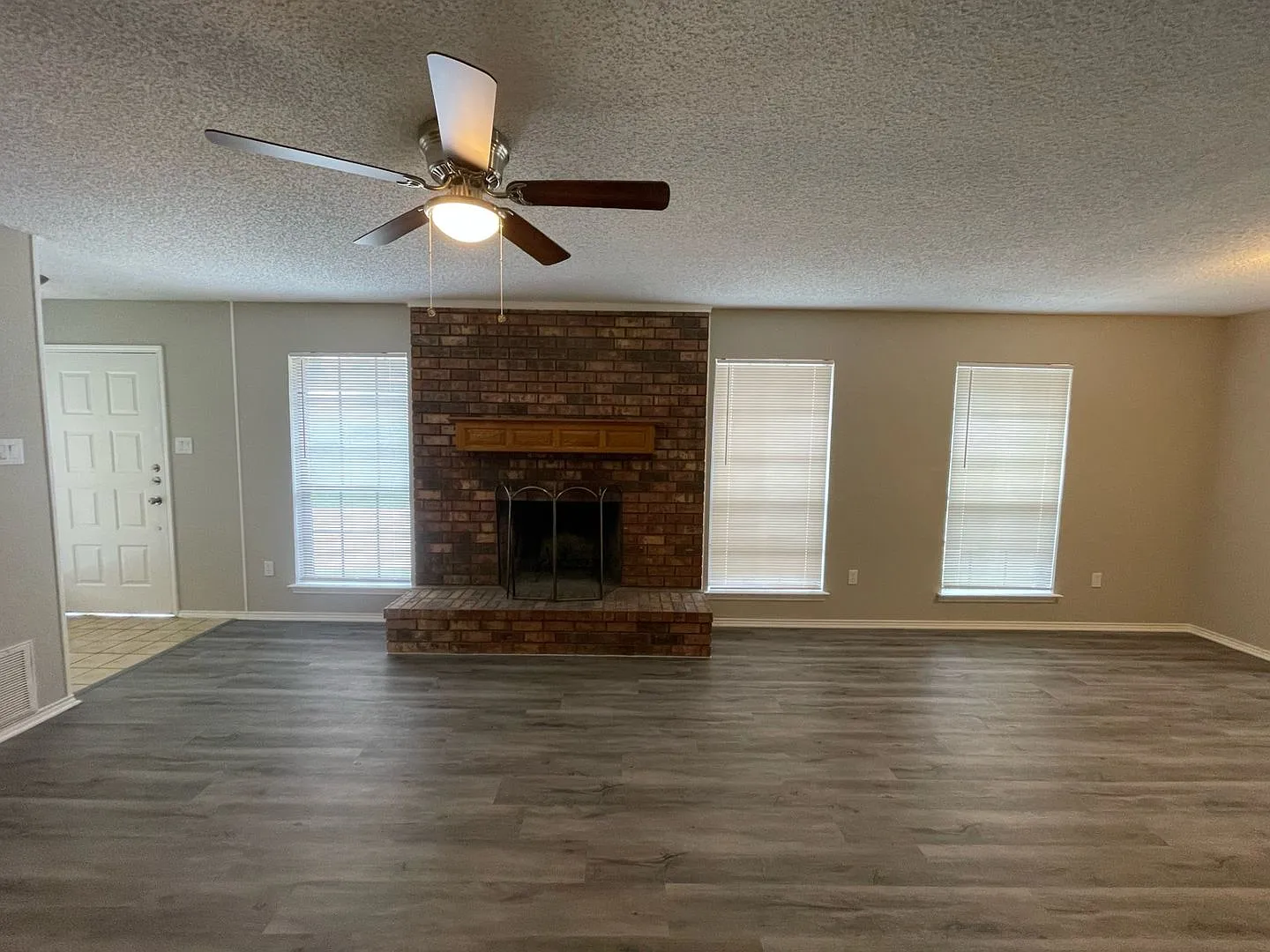 5227 Wild Horse Ct, Arlington, TX 76017 — Photo 2