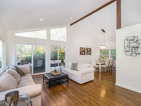 4th image of 11 Long Meadow Dr