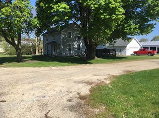 124 E 4th St, Chadwick, IL 61014