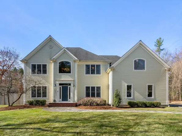 4 Forest Ln, Norton, MA 02766