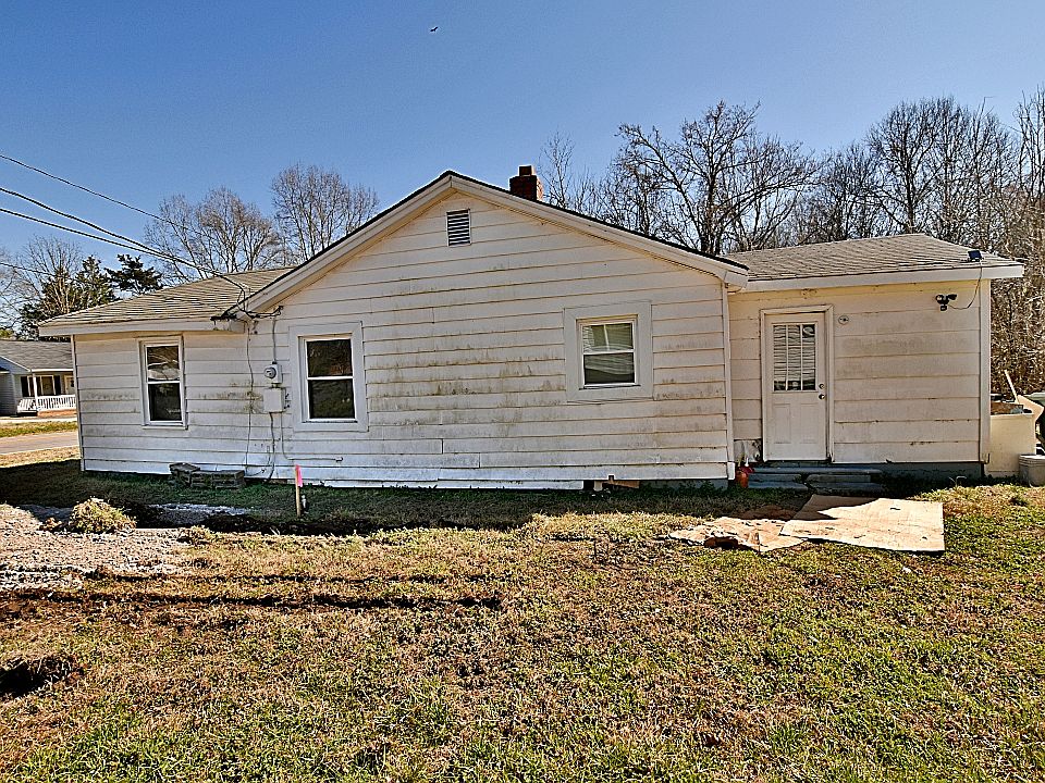 2nd image of 256 Irwin St