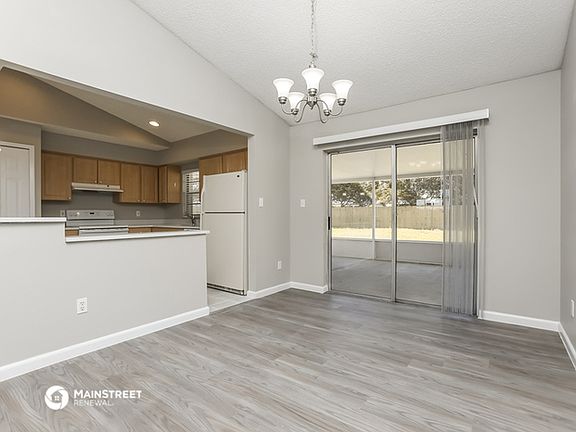 5th image of 2053 Houndslake Dr