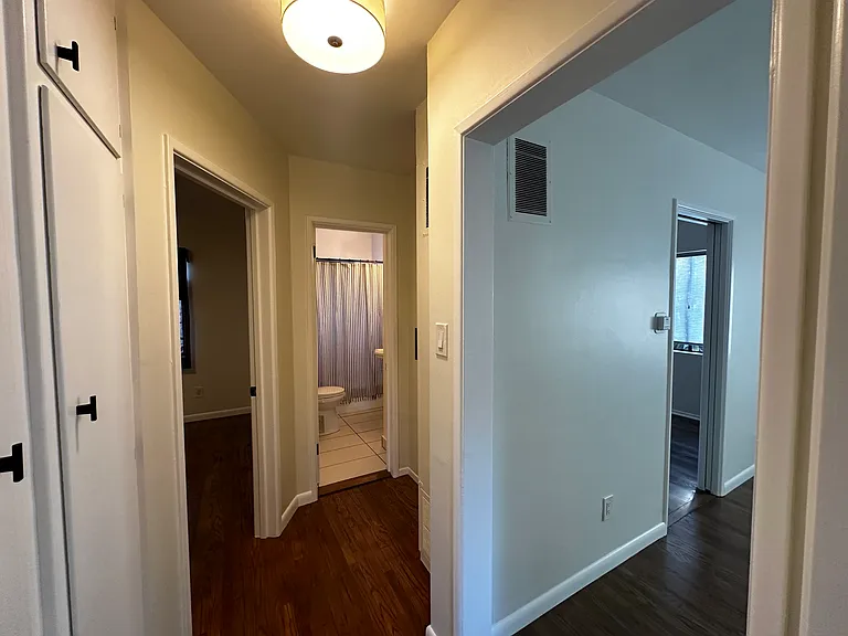 1624 Scott Ave — Photo 9
