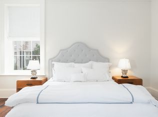 1 E Battery St APT A, Charleston, SC 29401
