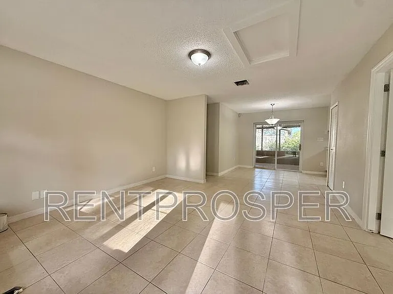 1900 Adair St — Photo 5