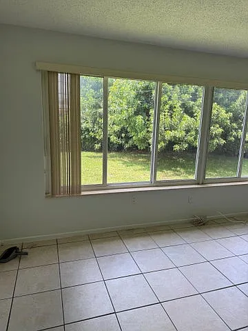 3 bed, 1292 sqft, $2,950 — Photo 3