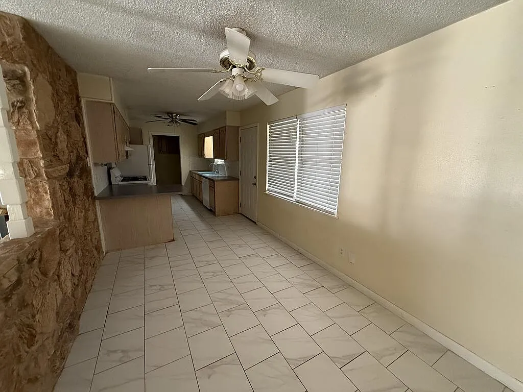 3 bed, 2.0 bath, 1470 sqft, $2,200 — Photo 4