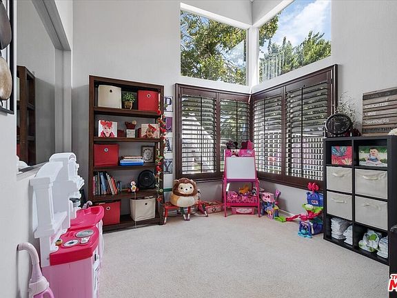 4th image of 25920 Santa Susana Dr