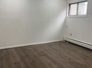 197 Spindle Rd, Hicksville, NY 11801