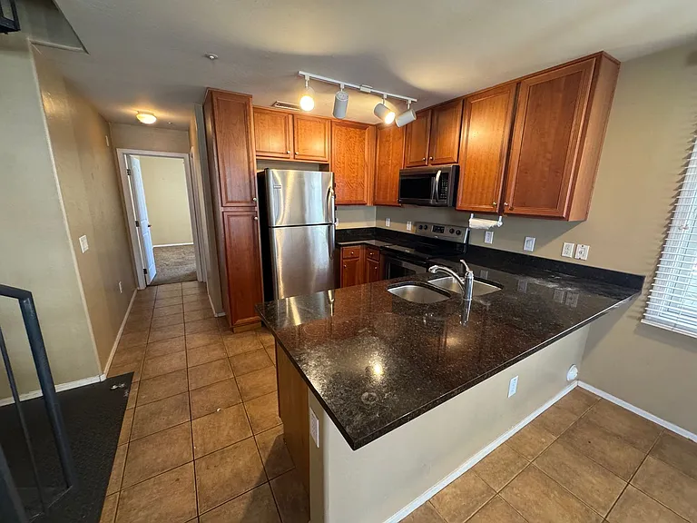 4062 E Windsor Dr — Photo 6