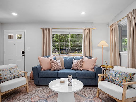 3rd image of 2020 Eastway Dr
