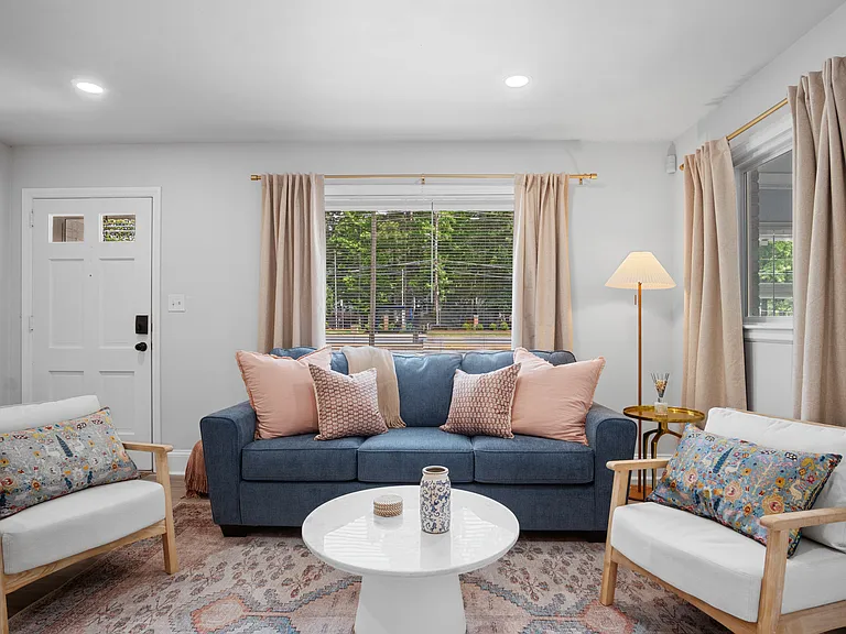 2020 Eastway Dr — Photo 3