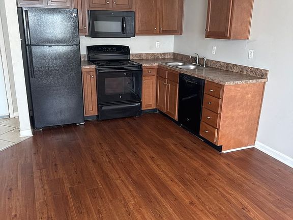 2nd image of 810-811 Howard Ave #810-4E