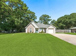 42 Helen Dr, Madisonville, LA 70447