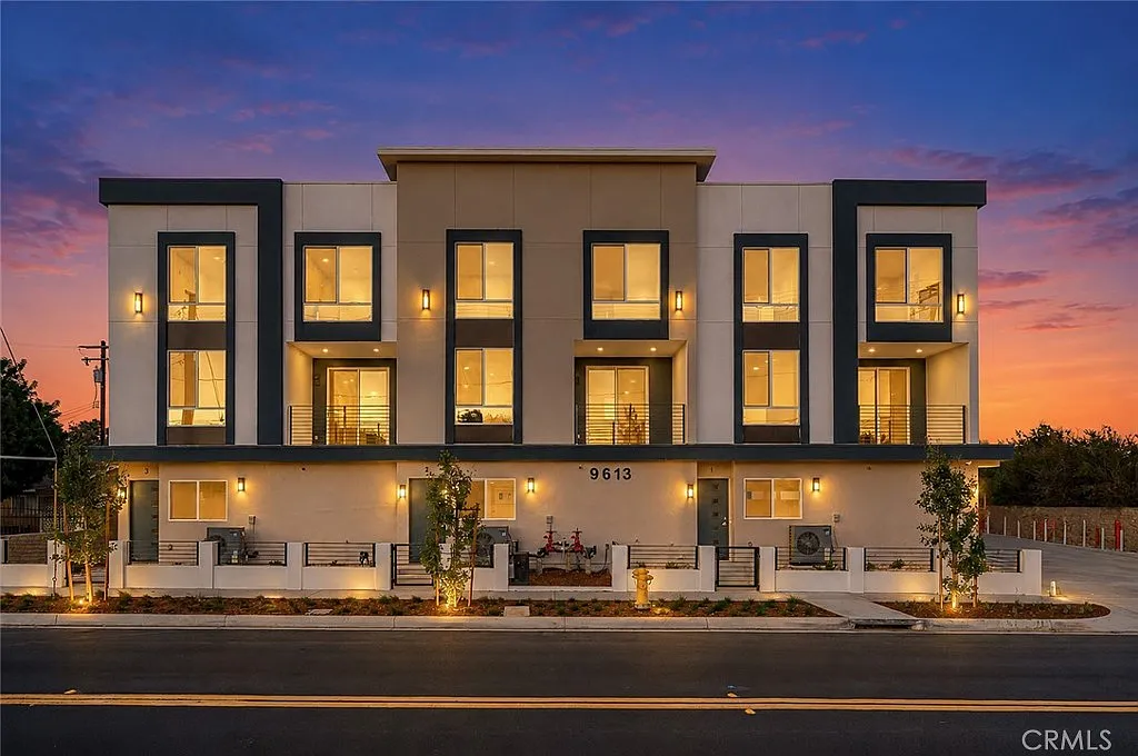 3 bed, 2.5 bath, 1325 sqft, $3,200 — Photo 3