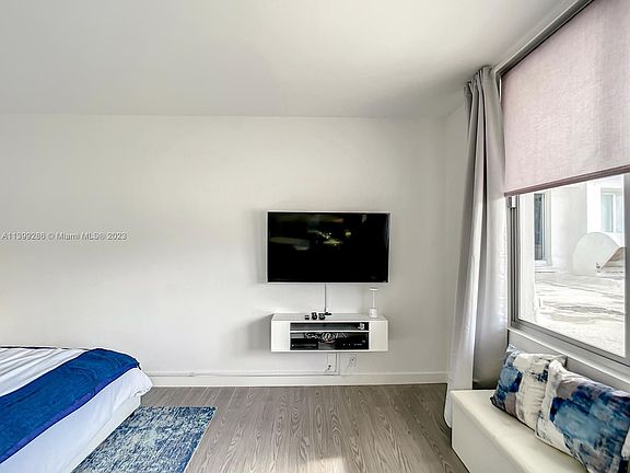 4th image of 1000 West Ave APT 205