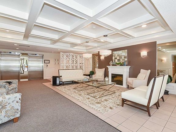 4th image of 265 Westcourt Pl #706