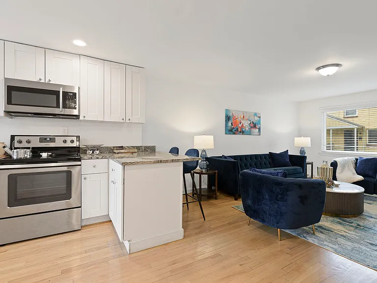 1011 W 38th St #A — Photo 10