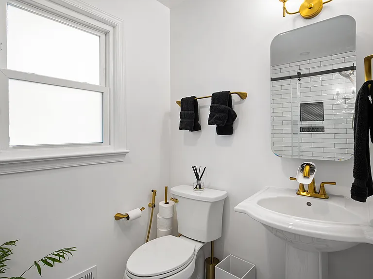 2606 N Quincy St — Photo 10