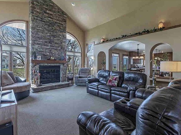 3rd image of 3530 Bay Harbor Dr