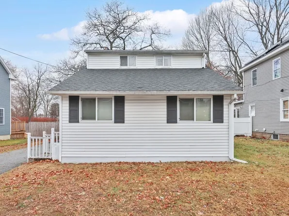 36 Emily St, Springfield, MA 01109