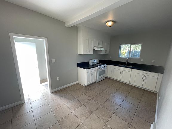4th image of 410 W Linda Vista Ave