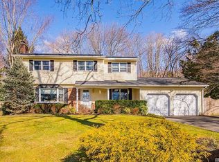 12 Beal Ct, Huntington, NY 11743