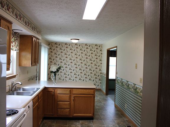 3rd image of 203 Buckingham Dr