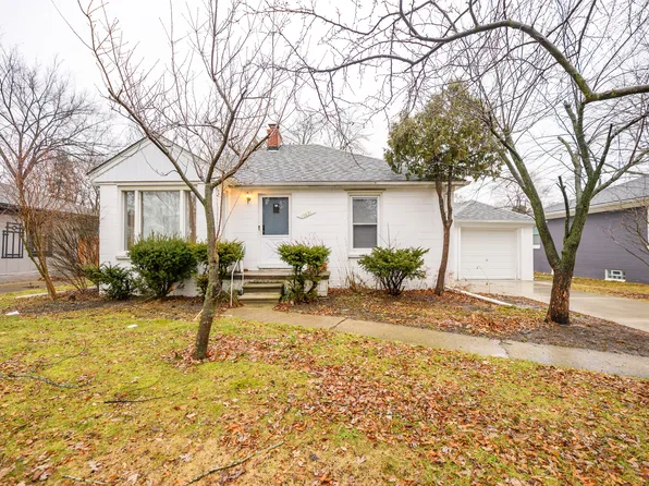 19631 Roscommon St, Harper Woods, MI 48225