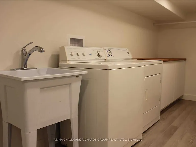 34 Hammersmith Ave #LOWER — Photo 9