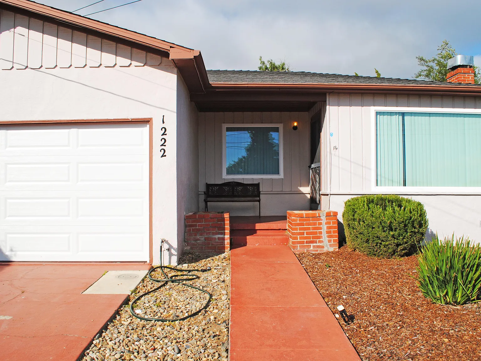 3 bed, 1203 sqft, $4,200 — Photo 2