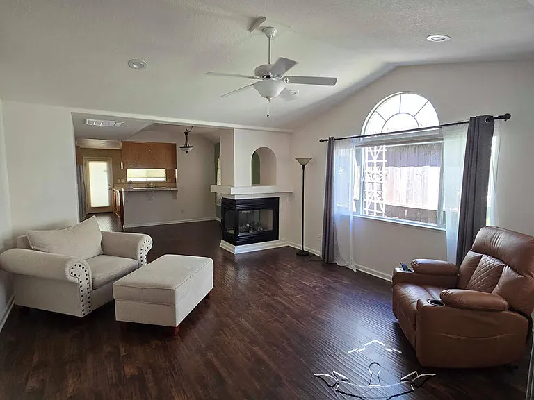 127 Windsor Ln — Photo 3