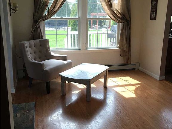 4th image of 95 Sunwood Dr