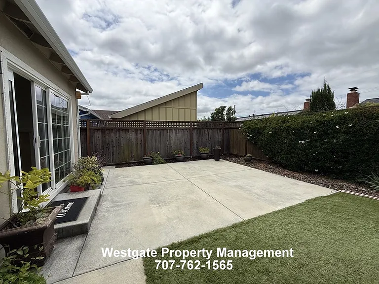 1729 Kearny St — Photo 10