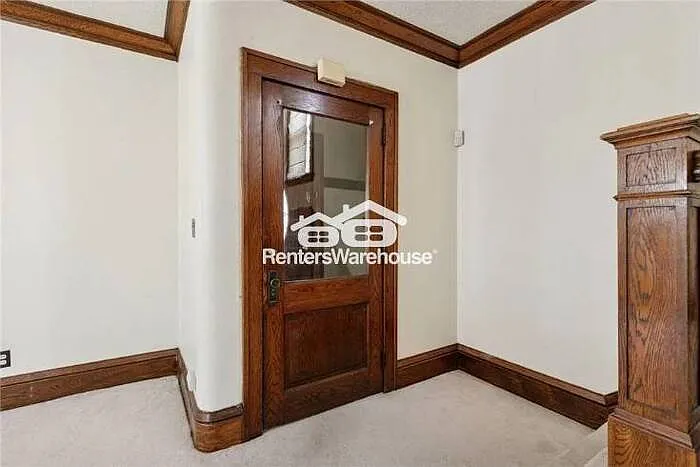 945 Sherburne Ave — Photo 4