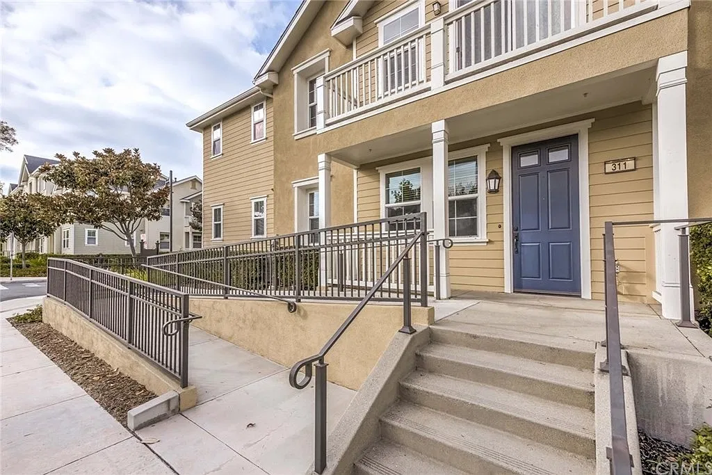 311 Silk Tree — Photo 4