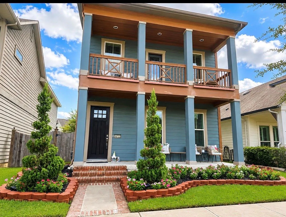 3 bed, 2.5 bath, 1961 sqft, $3,290 — Photo 1