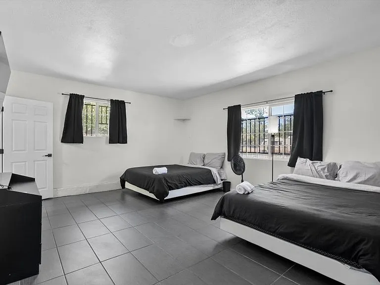 2571 Vegas Valley Dr — Photo 23