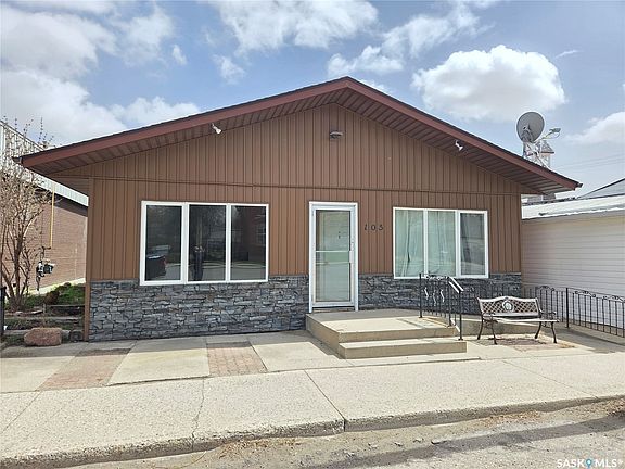 3rd image of 105 Main Street