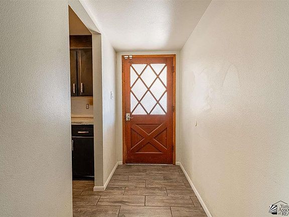 3rd image of 520 E 26th Pl